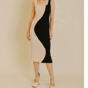 AUREUM smocked colorblock dress in back/white Black Cream Textured Dress L